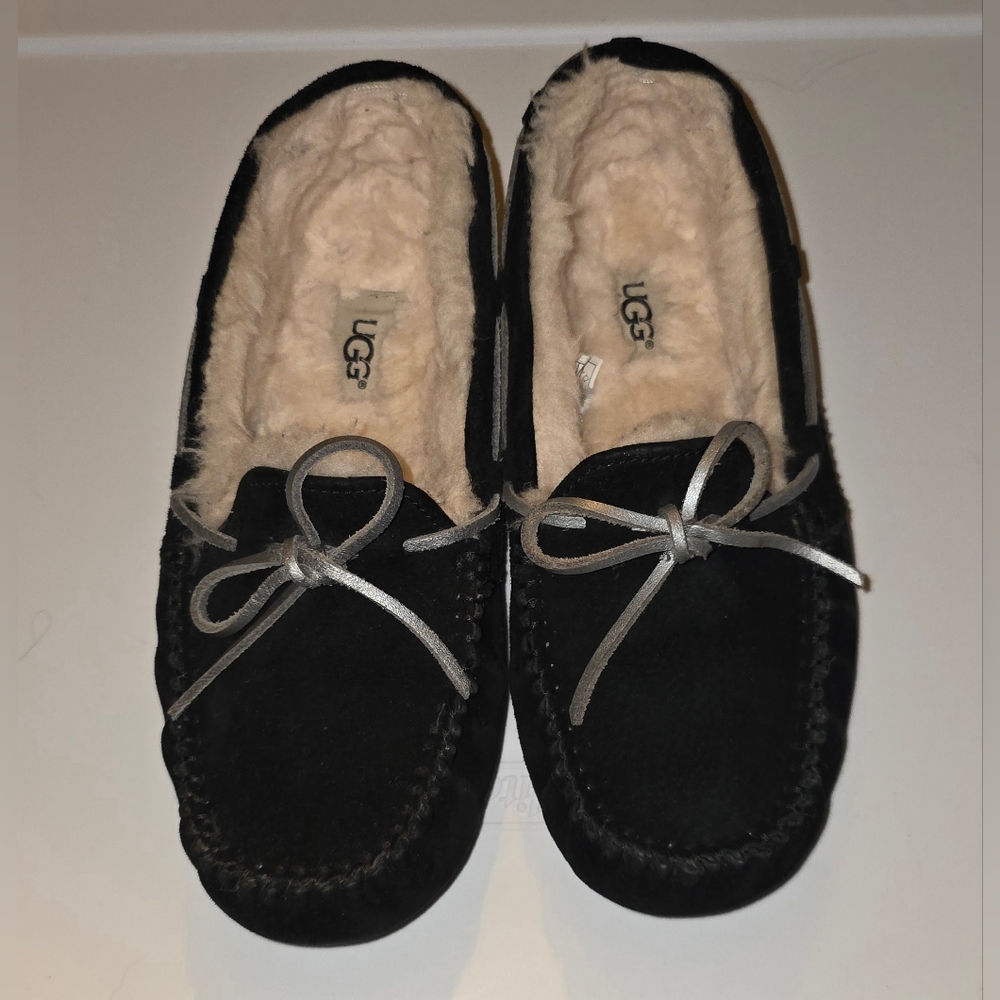 UGG Women’s Black Suede Moccasin Slippers Cozy Indoor/ Outdoor Shoes